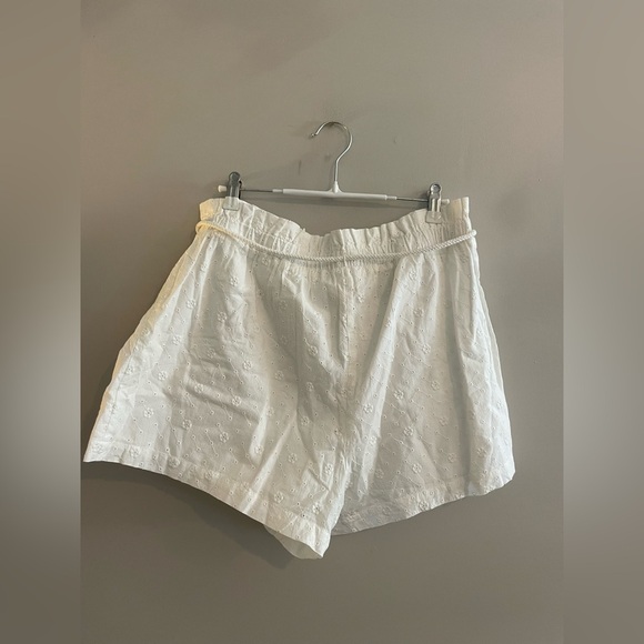 Lauren Conrad White Shorts - Picture 4 of 4